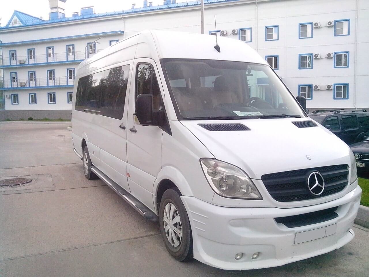 Заказать Mercedes-Benz Sprinter 313 с водителем в Мурманске ‐ МурманскТранс